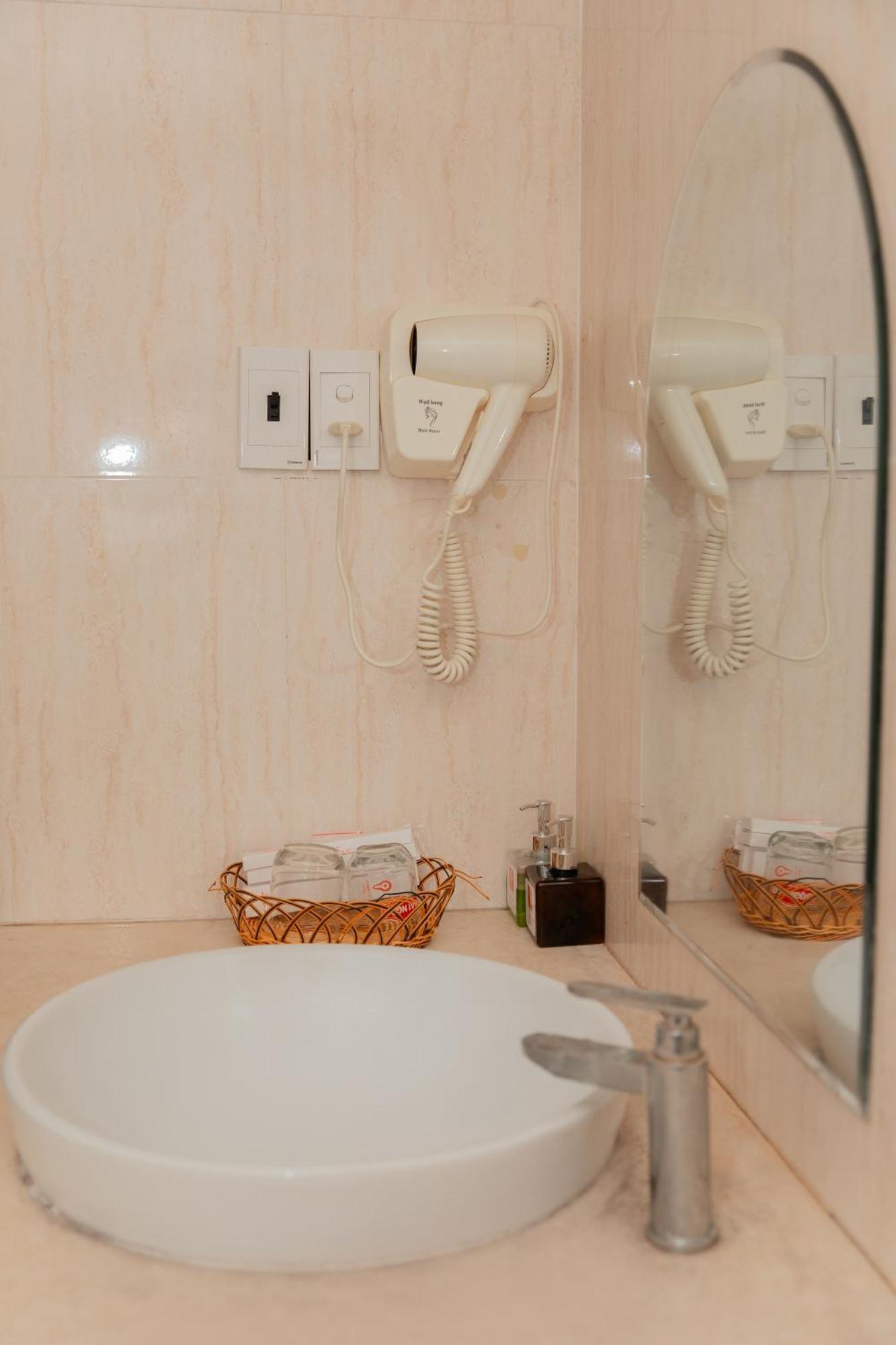 Khach San Son Thinh Hotel Vung Tau Exterior photo